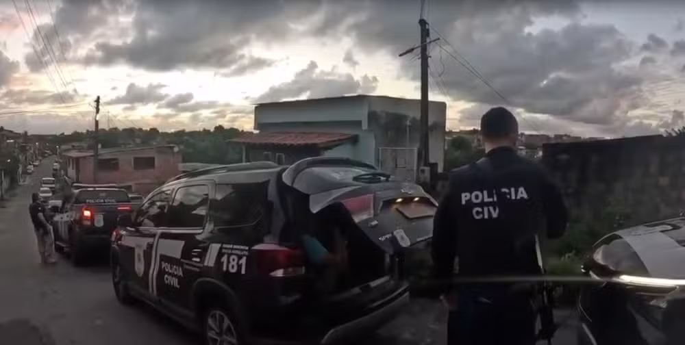 Trio é preso suspeito de roubar celulares de alto valor em centro de distribuição na BA; prejuízo ultrapassou R$ 162 mil