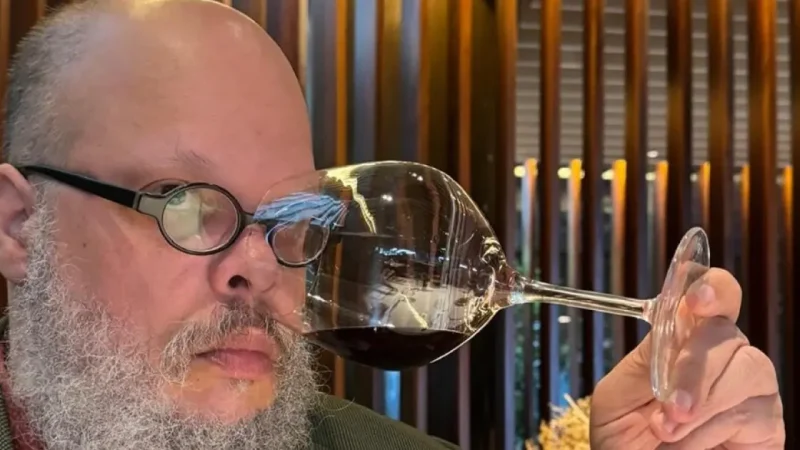 Ed Motta pede desculpas após ser acusado de injúria ao chamar funcionário de Paraíba: “Perdão ao Nordeste brasileiro”