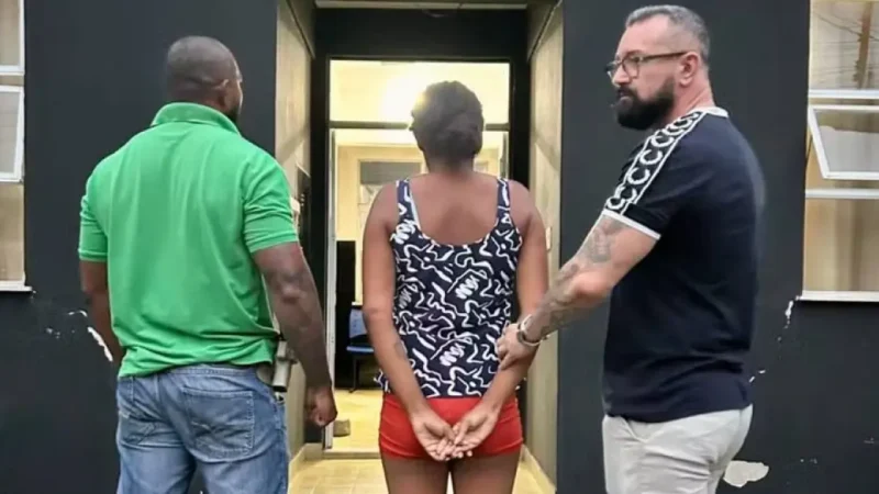 Mulher é presa por abandono de incapaz após deixar filhos sozinhos em casa por cinco dias