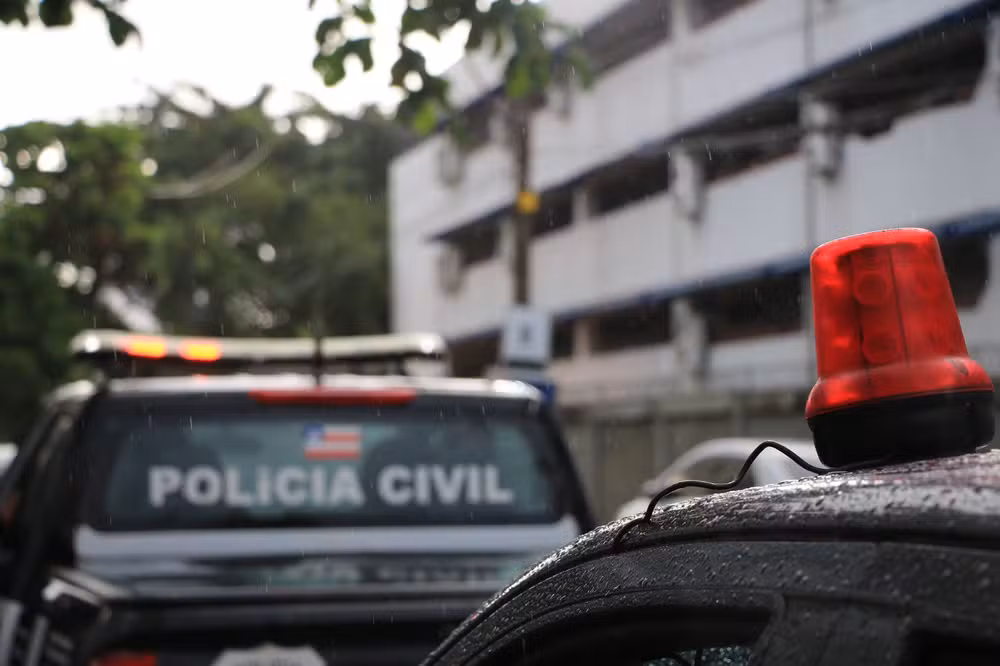 Homem é retirado de carro e morto a tiros após voltar de reza na zona rural de cidade da Bahia