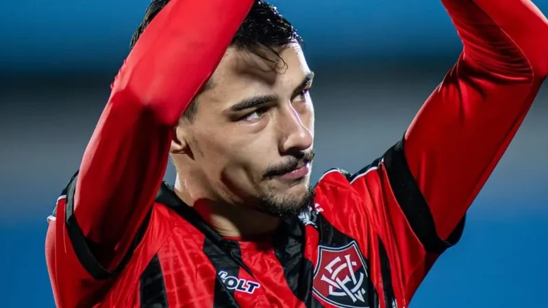 Após quase sete meses, Claudinho volta a atuar pelo Vitória e faz estreia na temporada