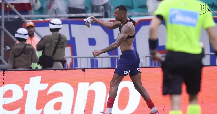 À la Raudinei, Bahia marca nos acréscimos, vira sobre o Botafogo e encerra jejum de triunfos