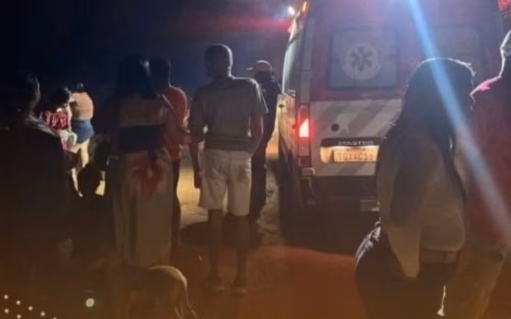 Mulher morre após salvar criança de 7 anos de naufrágio na Bahia; vítimas faziam passeio de canoa em barragem