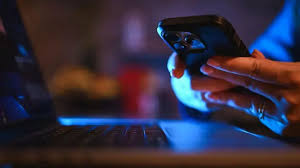 Grupo é suspeito de enviar SMS fraudulento e usar falsas centrais telefônicas para aplicar golpes