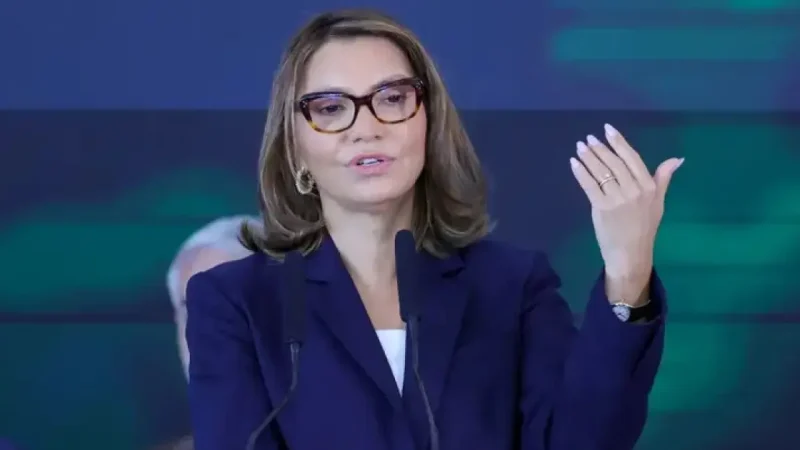 Janja repudia declaração sobre voto feminino e influenciador bolsonarista reafirma: “Mulher vota mal pra c#r@lho”