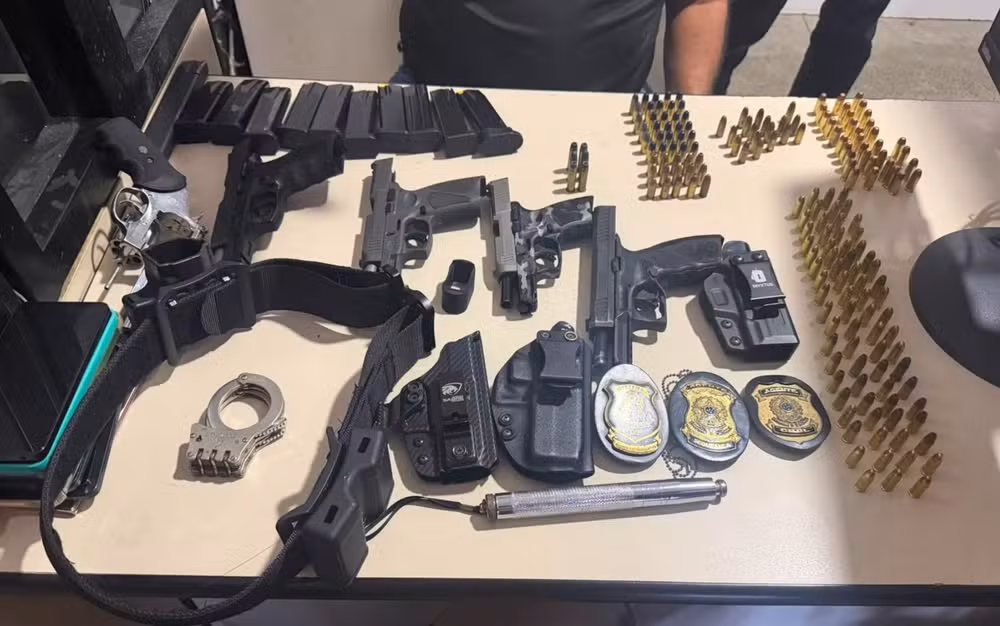 Cinco homens que se passavam por policiais são presos após ataque a tiros deixar dois feridos na Bahia