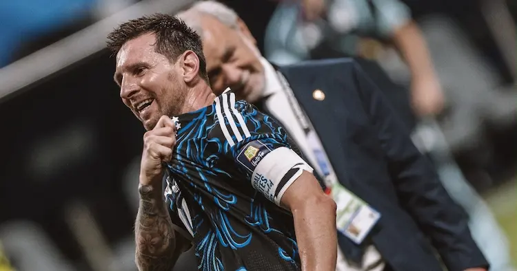Com mais duas assistências, Messi assume a liderança da artilharia da Copa