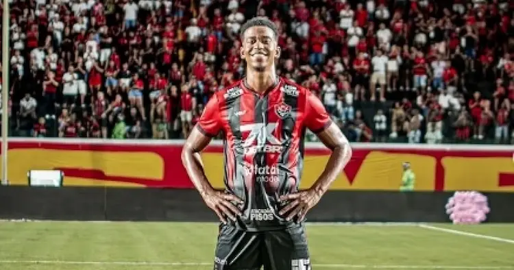 Ex-Vitória, Carlinhos reforça o Athletic após deixar o Remo por empréstimo do Flamengo