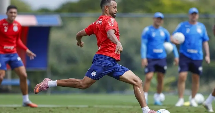 Caio Alexandre treina parcialmente, e Bahia realiza trabalho tático antes de enfrentar o Vasco