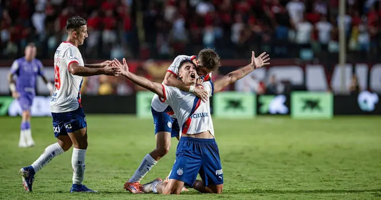 Alejo Véliz e Jean Lucas marcam, e Bahia vence Vitória no Barradão pela 1ª vez no Brasileirãoi