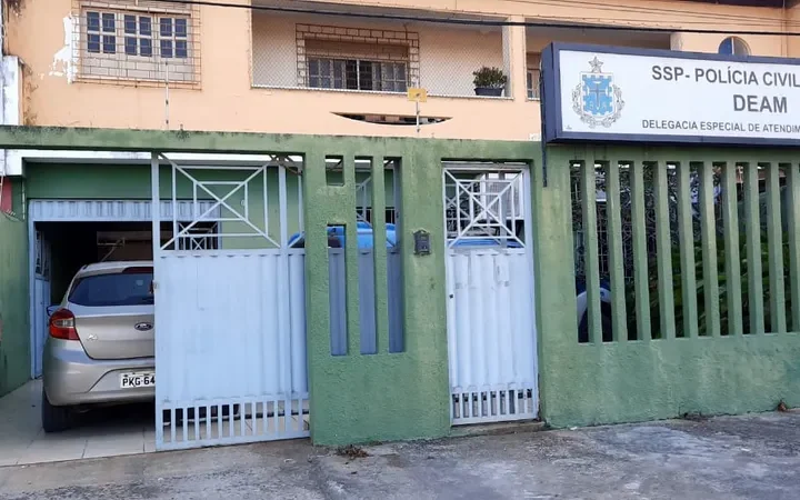 Professor é denunciado por importunação sexual contra adolescentes em escola na Bahia