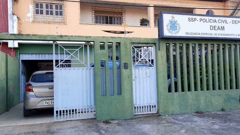 Professor é denunciado por importunação sexual contra adolescentes em escola na Bahia